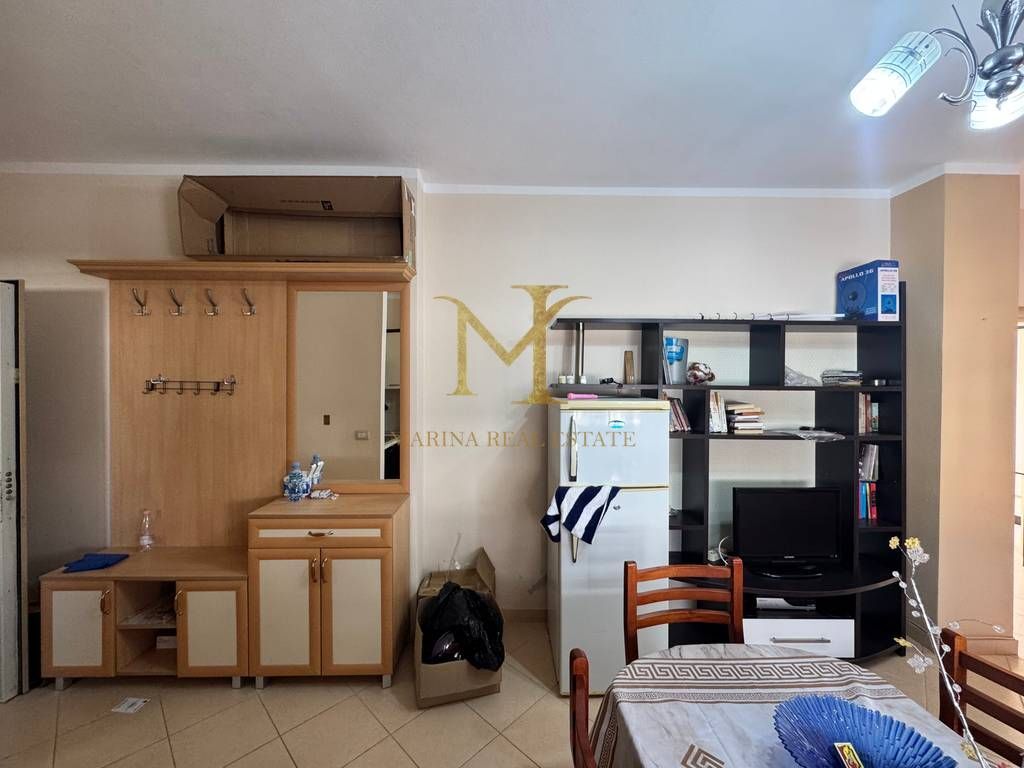 Shitet apartament 2+1, Golem, ana e detit