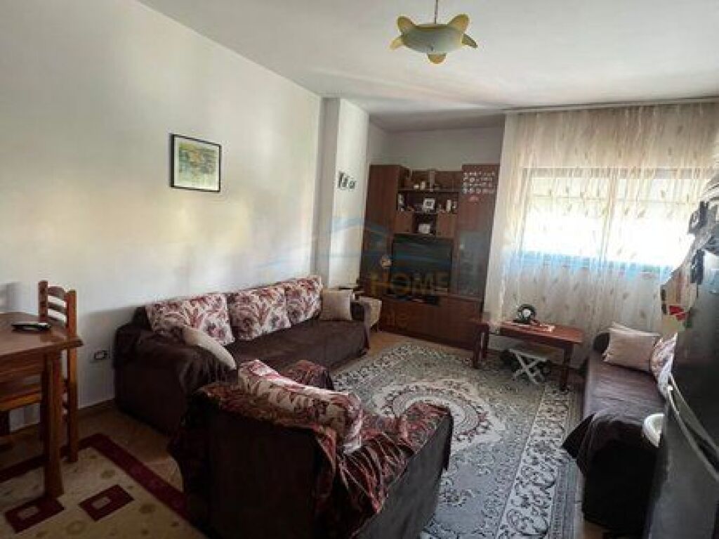 Shitet, Apartament 2+1+2, Rruga 5 Maj, Tirane