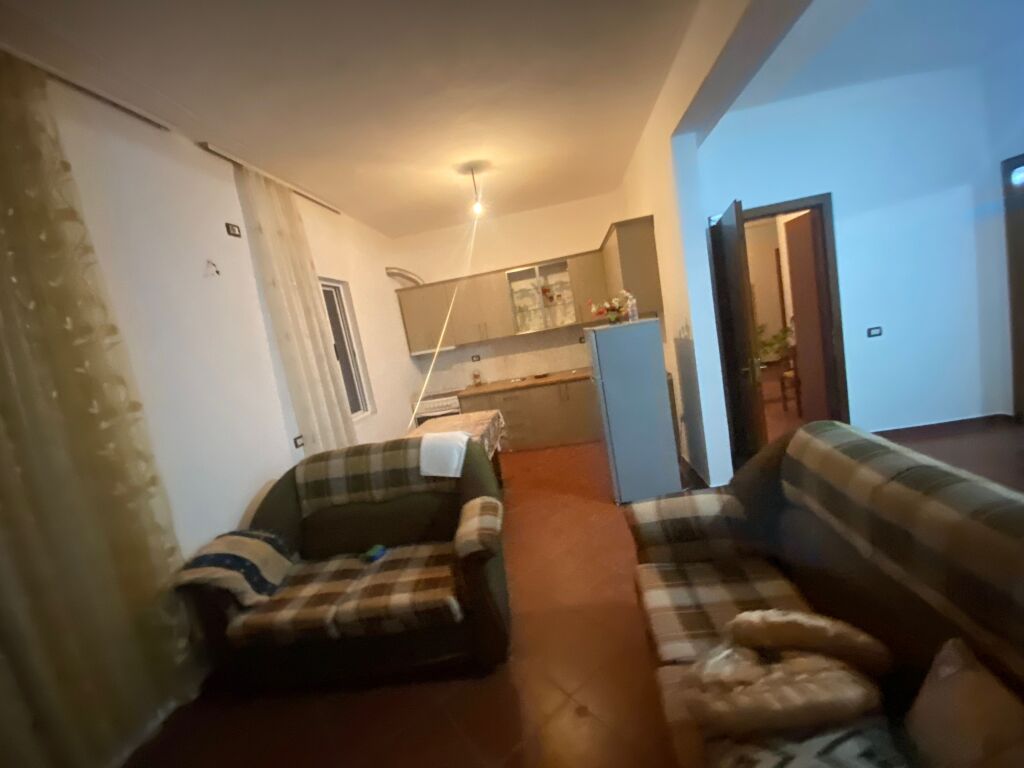 Apartament 1+1 per qera ne Kombinat !