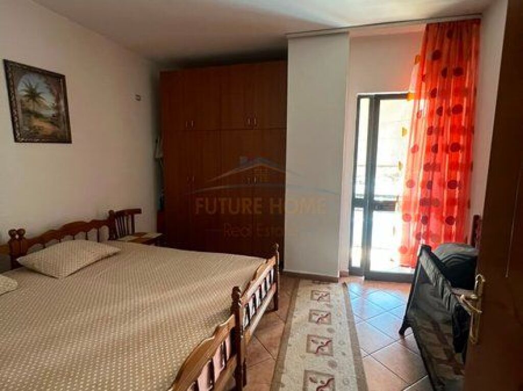 Shitet, Apartament 2+1+2, Rruga 5 Maj, Tirane