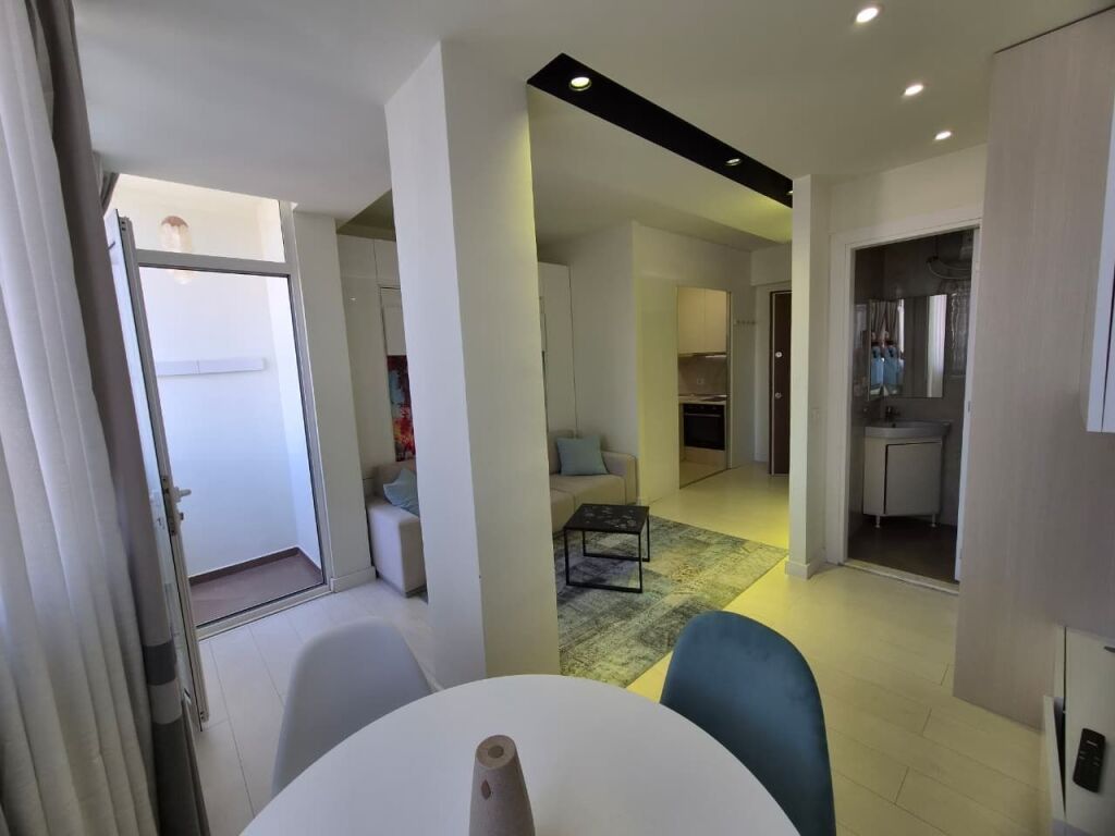 Jepet me Qira Garsoniere – Bllok, Tiranë,🏷️55.000Leke