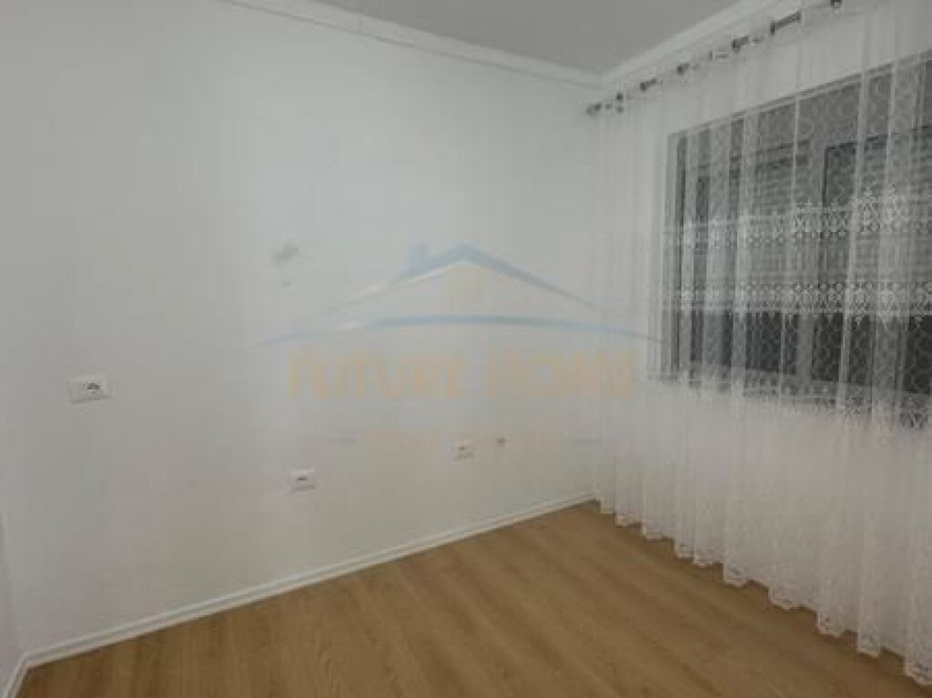 Shitet, Apartament 2+1+2, Fresk