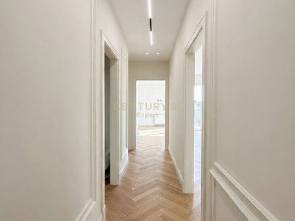 Shitet apartament 1+1 te 21 Dhjetori.