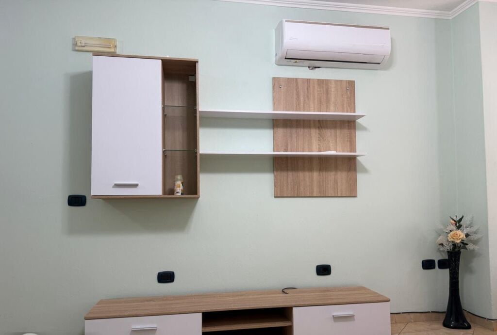 FOR RENT 2+1 APARTMENT – NEAR THE NEW MATERNITY  📍 Location: Near the New Maternity, Tirana  ▪️ 2+1 ▪️ Area: 67 m² ▪️ 3rd floor residential ▪️ Building with elevator ▪️ Fully furnished, with all conditions for living  💰 Price: 50,000 lek/month