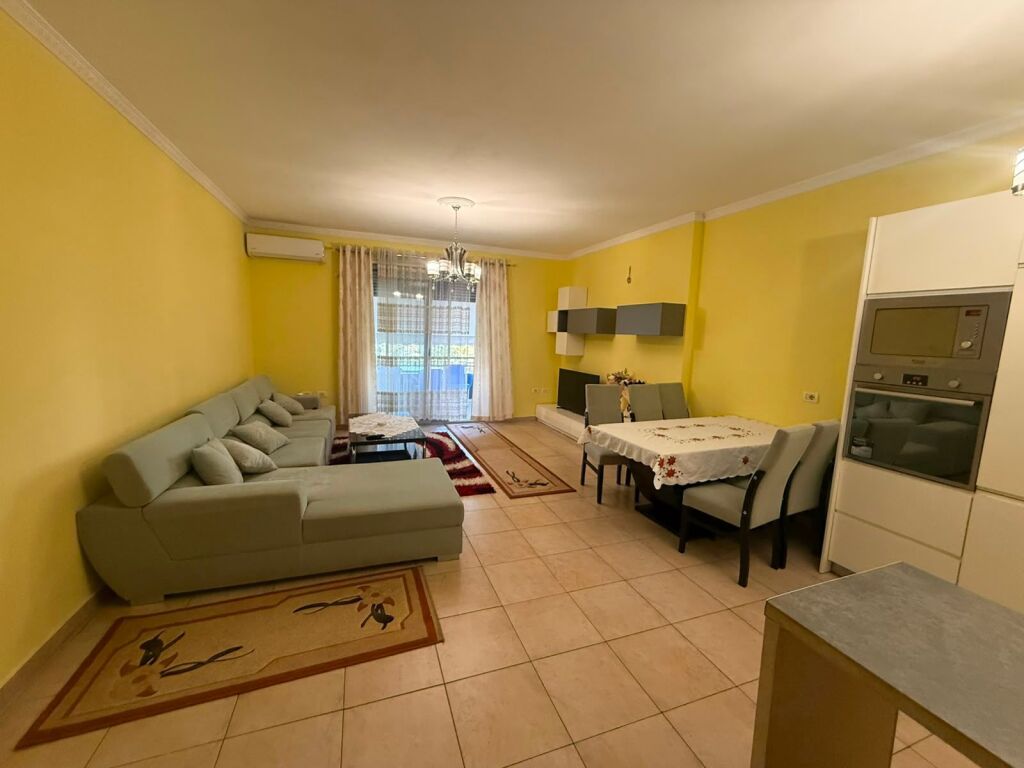 Apartament 2+1 me Qera , Casa Italia