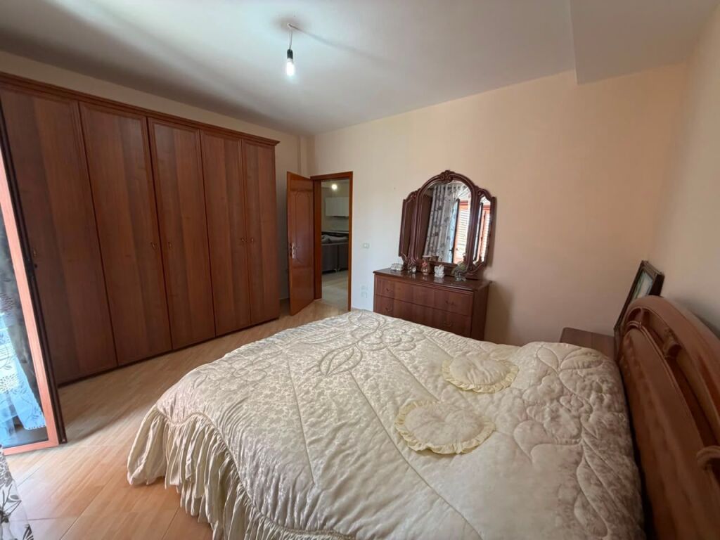 🏡 Jepet me Qera Apartament 2+1  📍 Adresa: Mbrapa Spitalit Ushtarak, Rruga Ramadan Cejku💰 Çmimi: 60.000 Lek/muaj