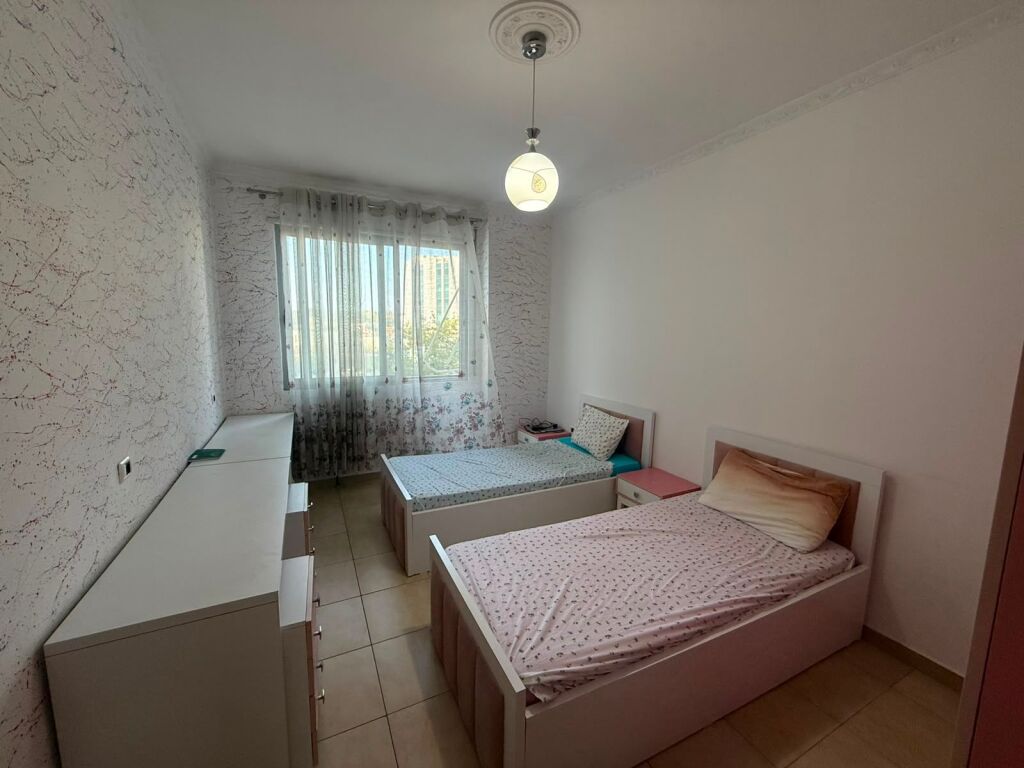 Apartament 2+1 me Qera , Casa Italia