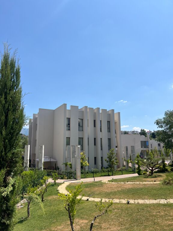 Shitet apartament 2+1+2 Green Valley Liqeni i Thate