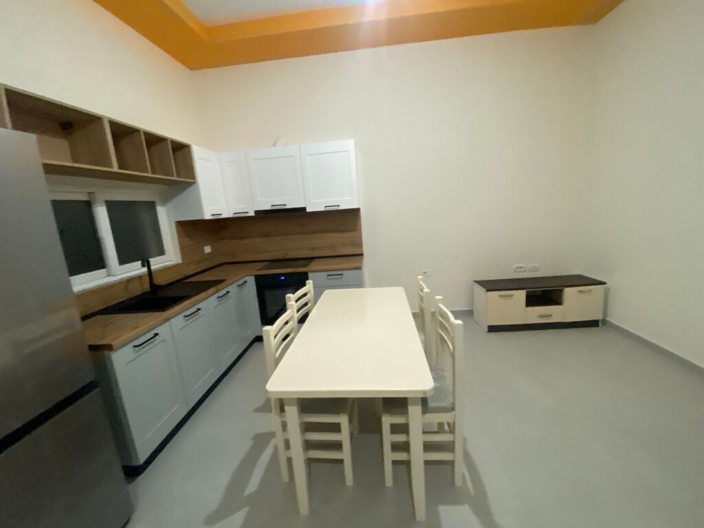 Apartament 1+1 per qera ne Kombinat !