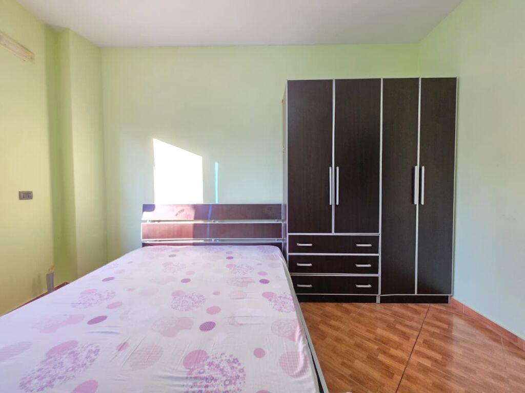 🏡 IN AFFITTO: Appartamento 2+1 | 80 m² | Vicino alla Facoltà di Economia – Gramoz Pashko | 45.000 Lek/Mese