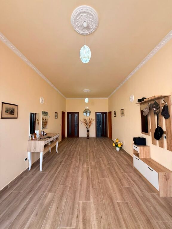 Casa Privata in Affitto all'Ingresso di Vlora 4 + 1 + 3 bagni