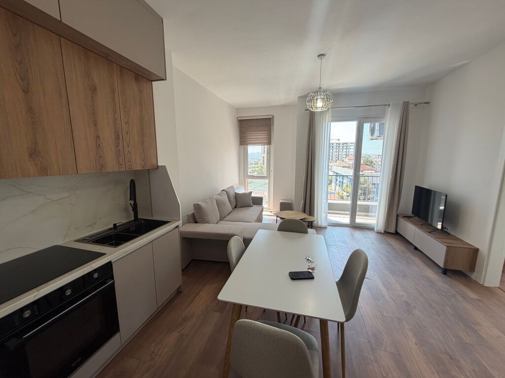 📣 QERA APARTAMENT 1+1 + PARKING 📍 Paskuqan  🏢 Pallat i ri 🛋️ Mobilim i ri, i pabanuar më parë 🚗 Post parkimi  💰 45.000 Lekë/Muaj – I PADISKUTUESHËM