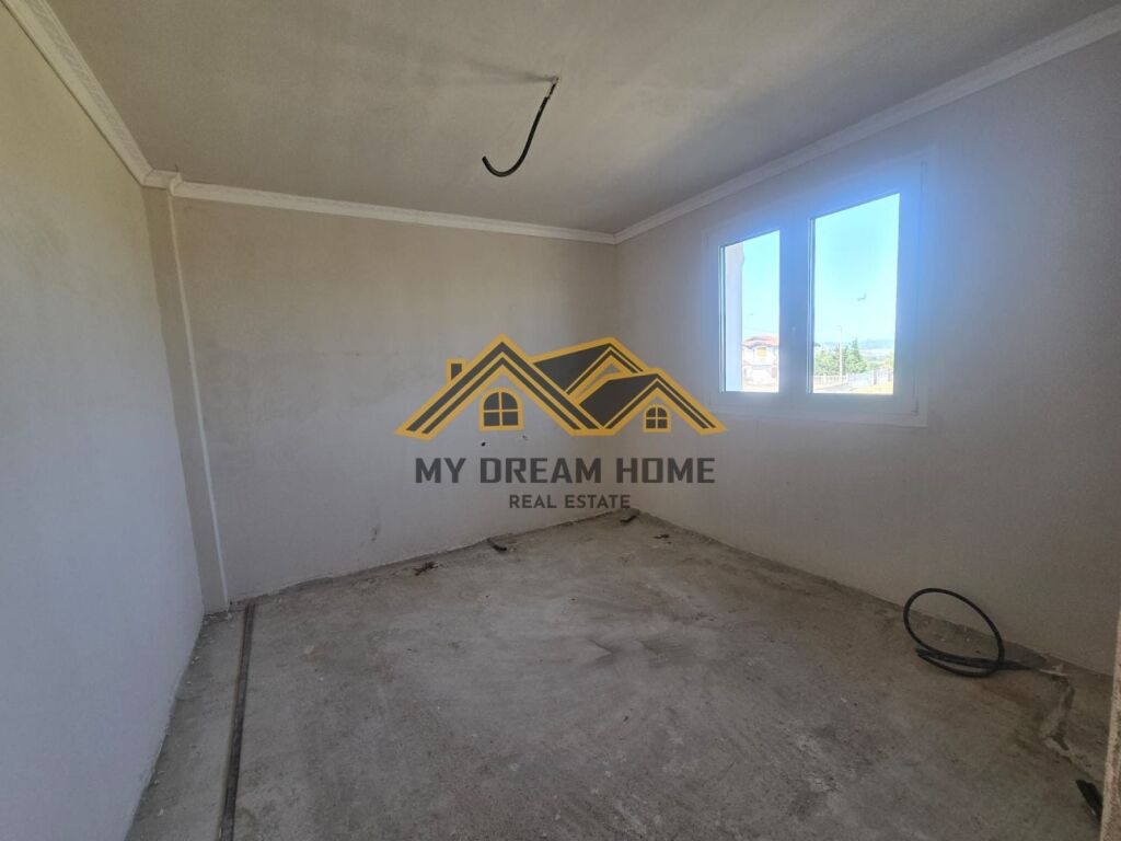 VENDESI PRIVATA IN VENDITA A ARAPAJ DURRES