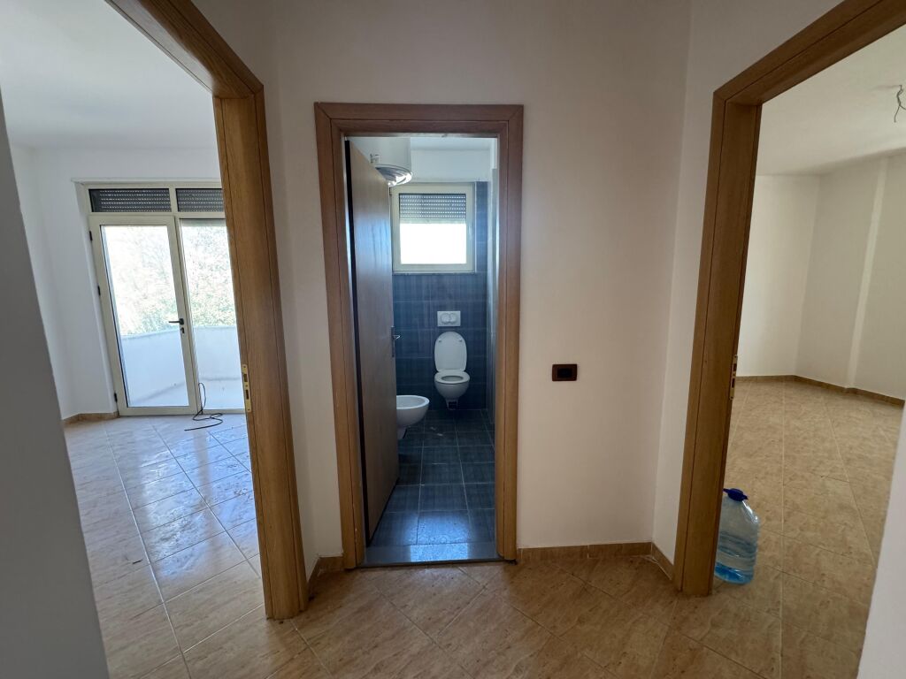 Shitet Apartament 2+1+2+2 Plazh Durres