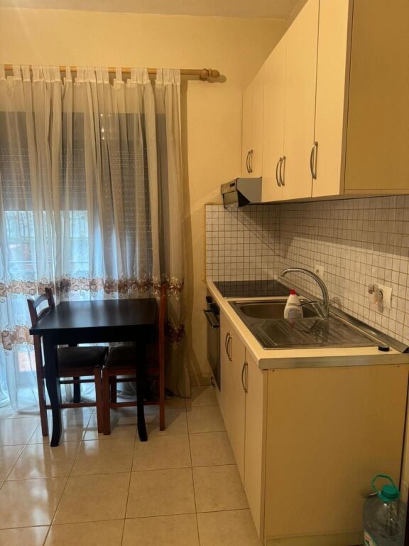 Garzoniere /Qira📍Selite,Marin barleti 📌30 000 lek 
