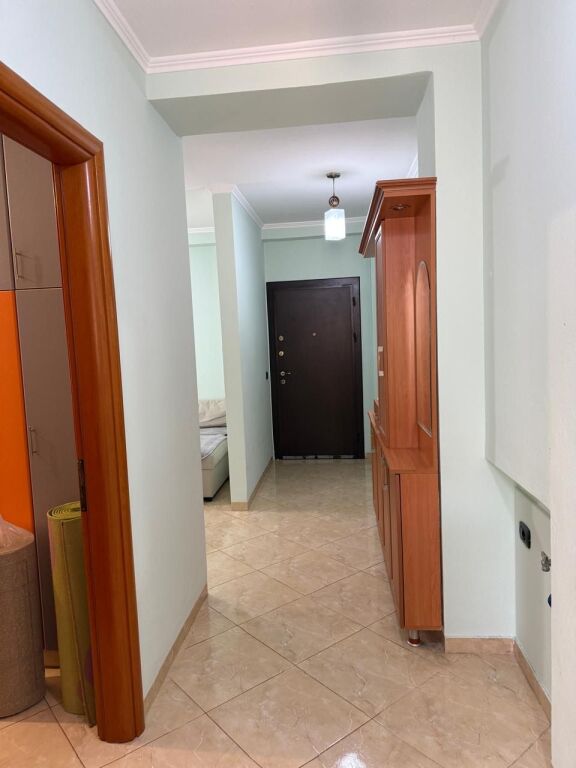 Jepet me qira 2+1 Prane Materniteti i Ri 500 mije leke