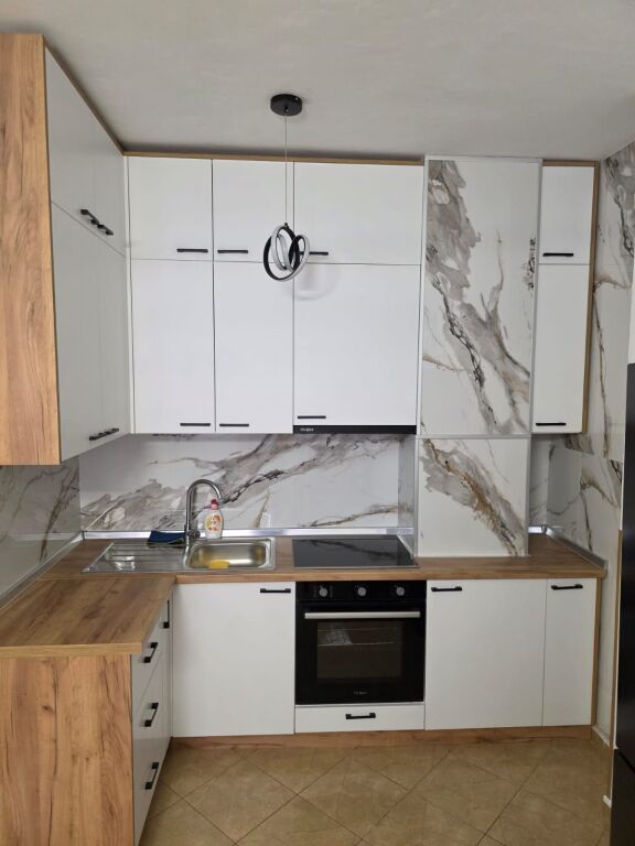 JEPET ME QIRA – APARTAMENT 1+1 | RRUGA 5 MAJI, TIRANË  📍 Rruga 5 Maji 🛏️ Apartament 1+1 🏢 Kati 4, me ashensor 💰 50.000 Lekë/muaj