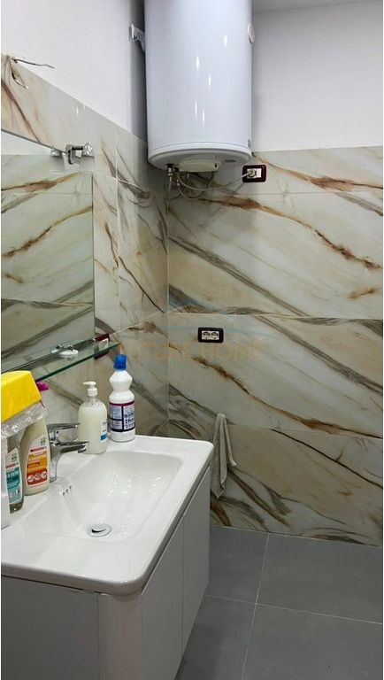 Shitet, Apartament 2+1, Rruga Ferit Xhajko, Tiranë.