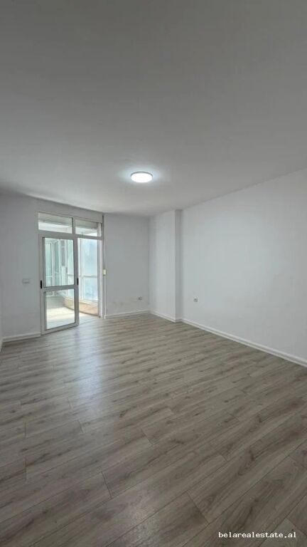 Ufficio in Affitto 3+1 Vicino all'ex Esposizione (ID BZ21018) Tirana