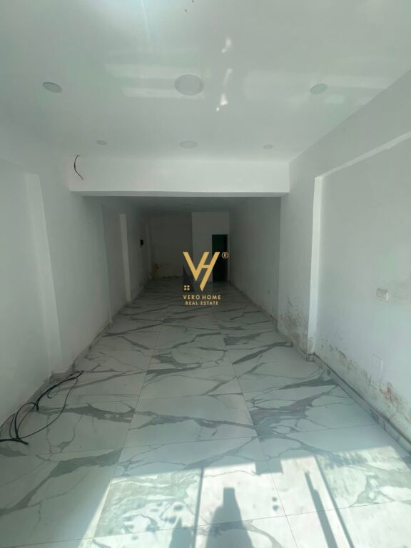 AFFITTASI NEGOZIO 40 M2 A KOMUNA E PARISIT 60.000 LEKE