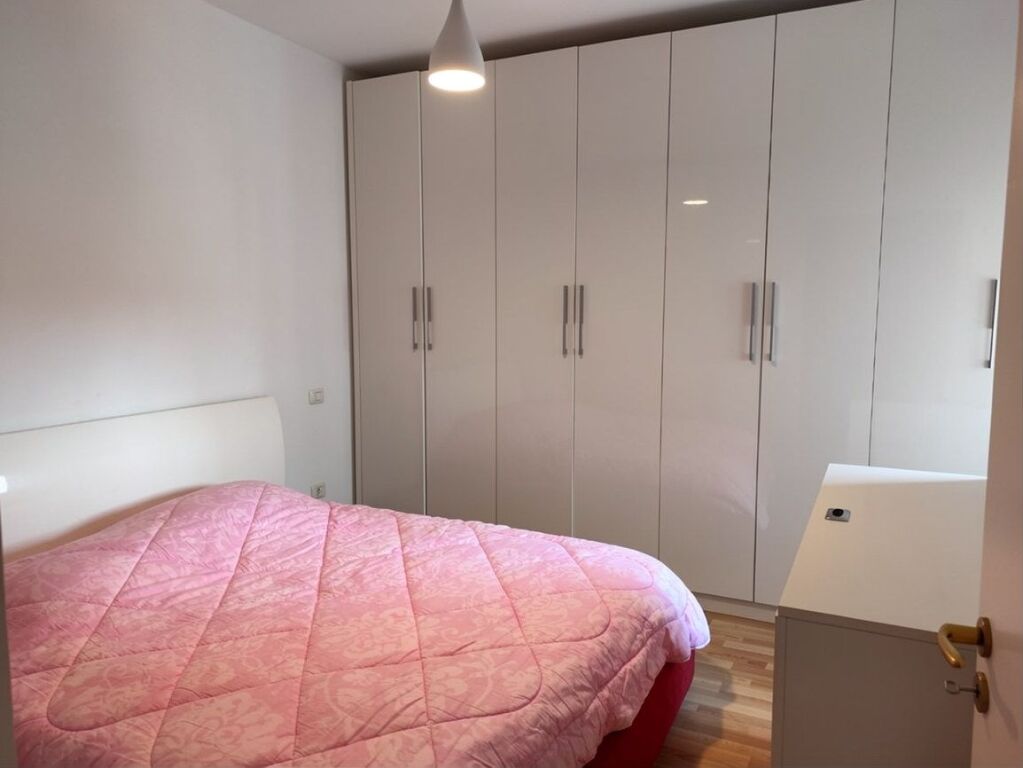 Apartament 2+1+2 - Rr. e Kavajes, Kisha Katolike