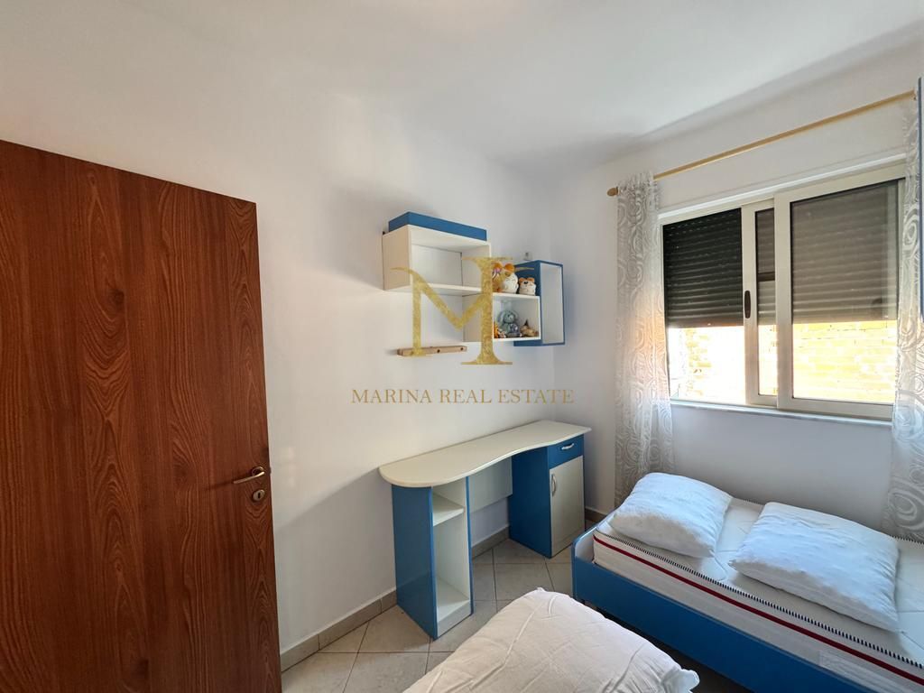 Shitet apartament 2+1 me pamje nga deti në Durrës (zona Plazh Iliria)
