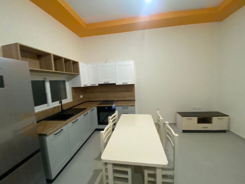 Apartament 1+1 per qera ne Kombinat !