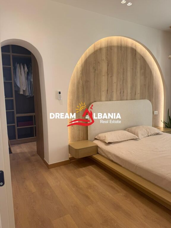 Shitet Vilë me Pishinë në Paskuqan – Tirane (4151224)