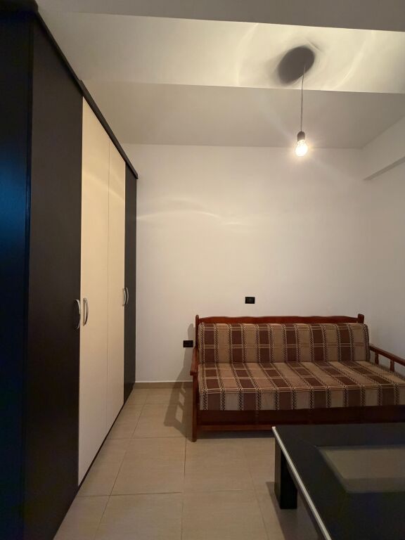 Apartament 1+1 me qera ne Yzberisht, Tirane.