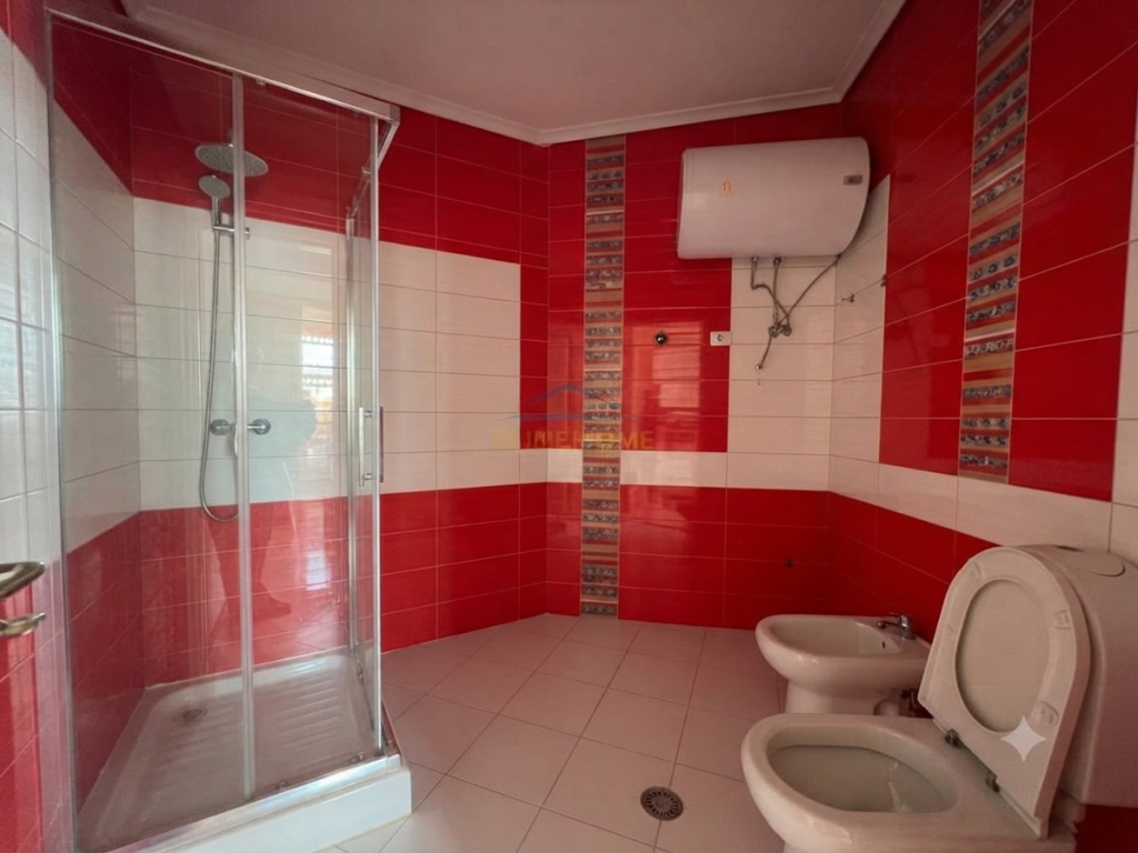 Shitet, Apartament 3+1+2+Verandë+Poste ParkimI, Fresk.