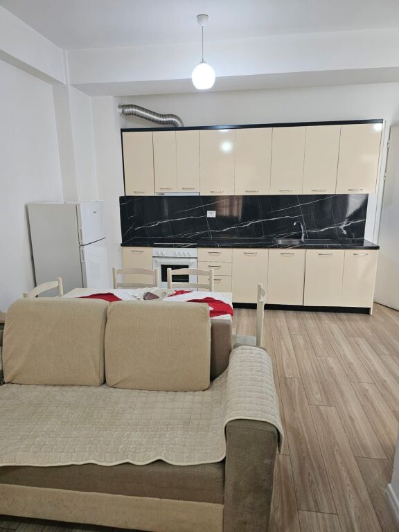 📌 Jepet me Qira Apartament 2+1 – Ali Demi, Mangalem