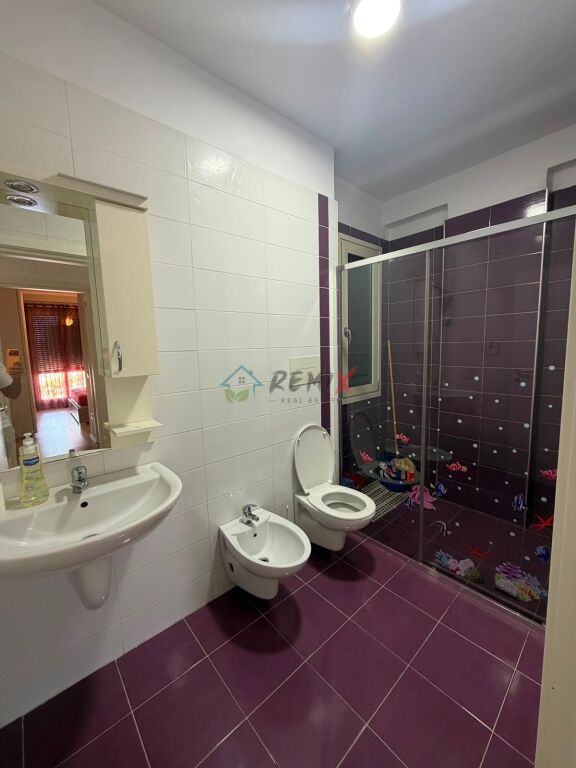 🏡 Jepet me qera apartament modern 2+1 në një rezidencë të qetë dhe të gjelbëruar!