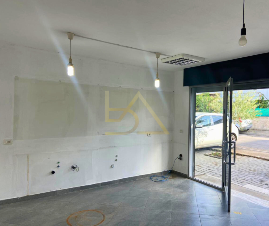 Locale Commerciale + Casa Privata in Vendita – Quartiere 17, Durrës