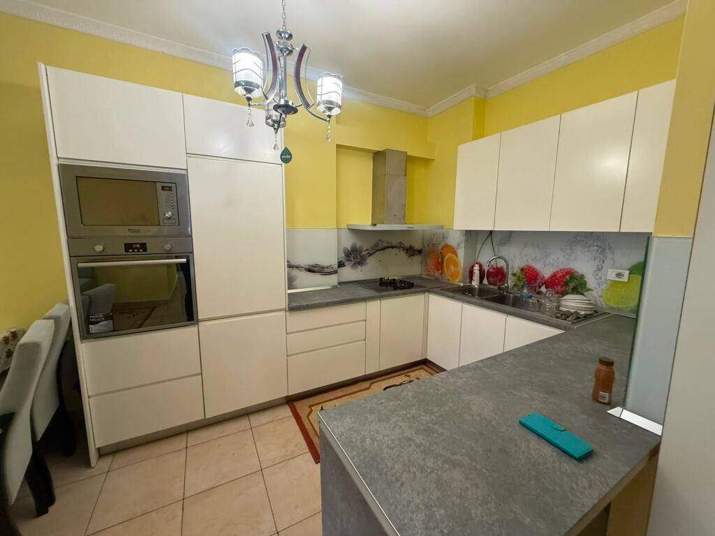 Apartament 2+1 me Qera , Casa Italia