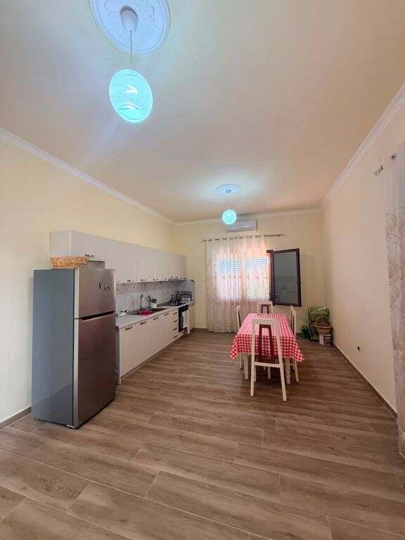 Casa Privata in Affitto all'Ingresso di Vlora 4 + 1 + 3 bagni