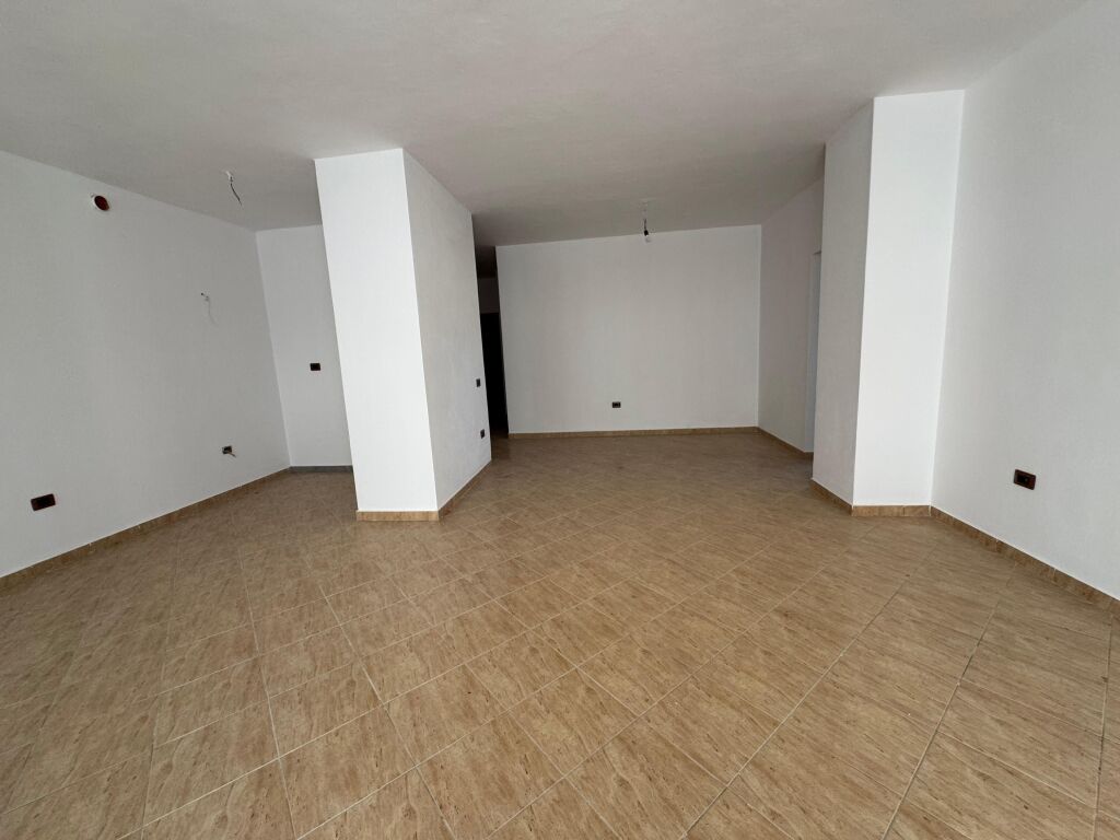 Shitet Apartament 2+1+2+2 Plazh Durres