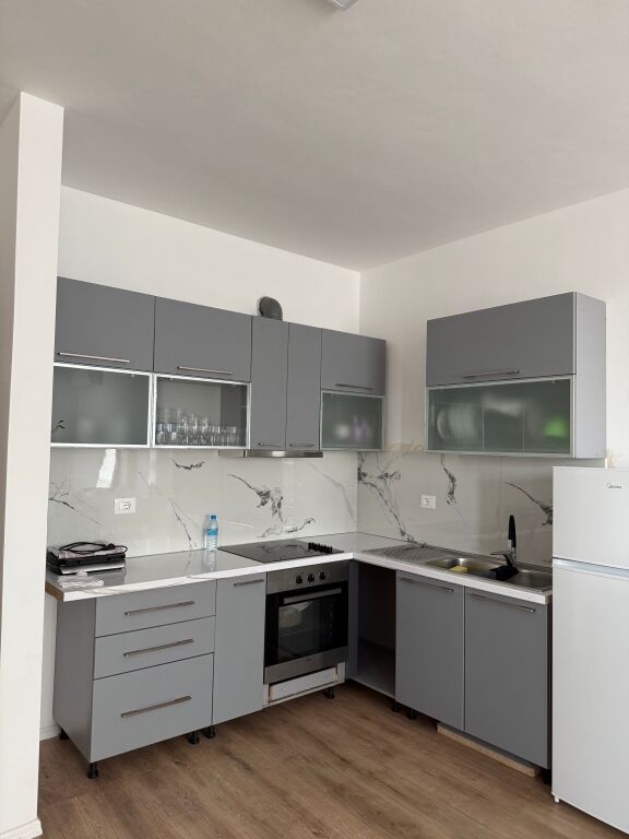 APARTAMENT ME QERA