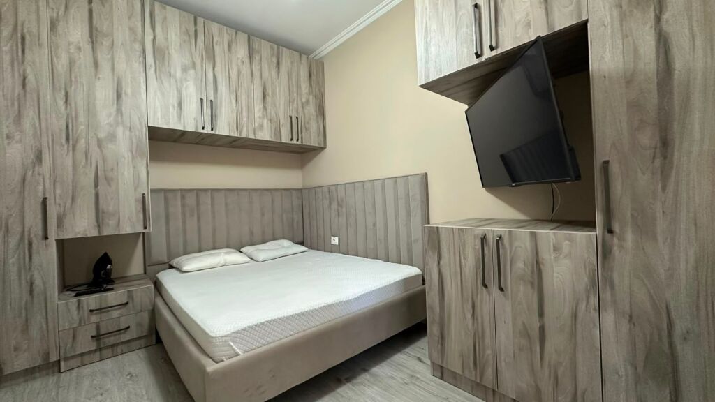 Apartament 1+1 per qira tek gjimnazi Partizani