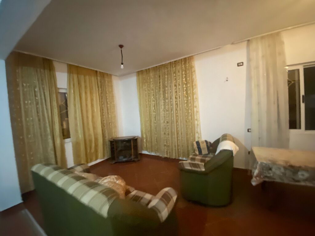Apartament 1+1 per qera ne Kombinat !