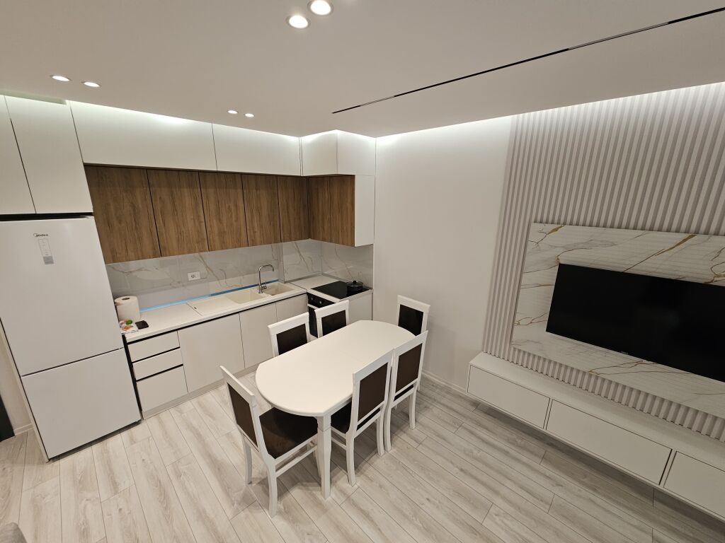 Apartment with Parking at Jordan Misja