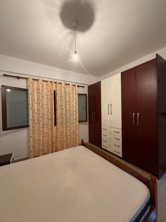 Apartament 1+1 me qera ne Yzberisht, Tirane.