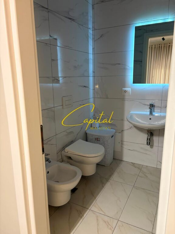 APARTAMENT ME QIRA 2+1 SPITALI AMERIKAN 3 70.000 LEKE