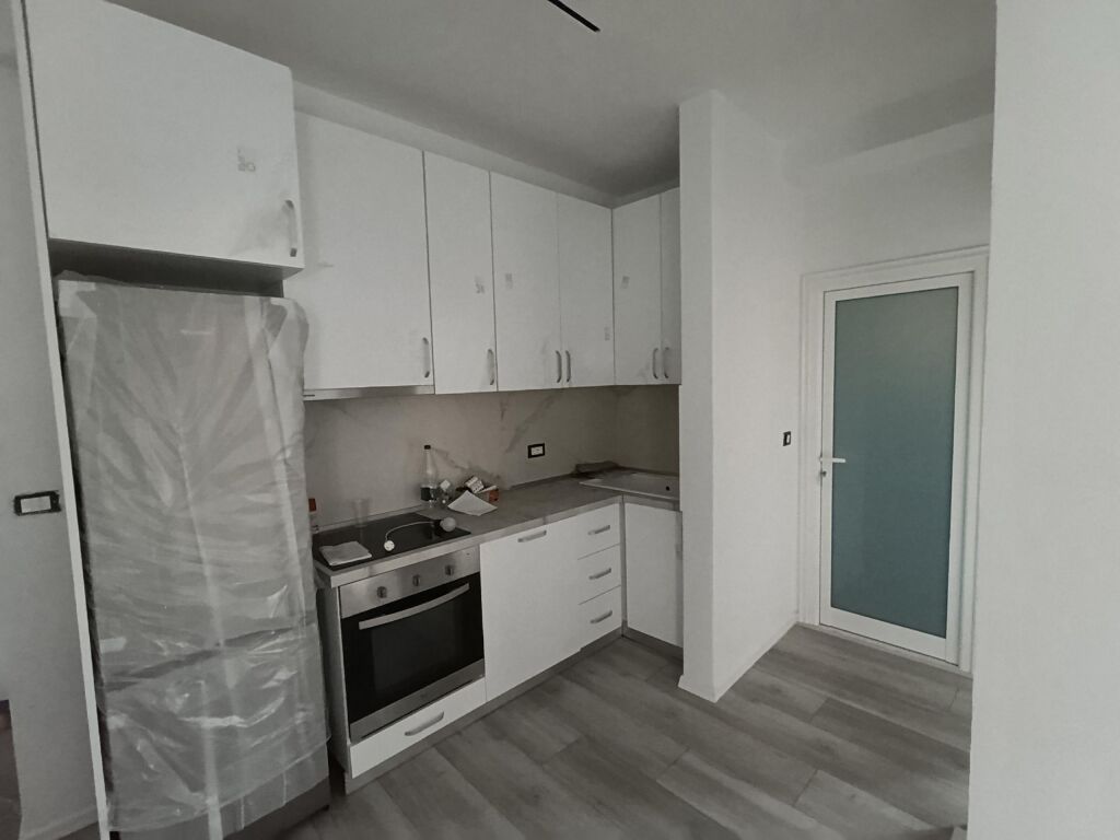 Affitto | Shtëpi private 1 + 1 | Kodra E. Priftit | 450 €/mese