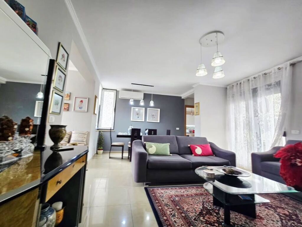 Apartament 3+1+2 per shitje, Rruga e Kosovareve!

