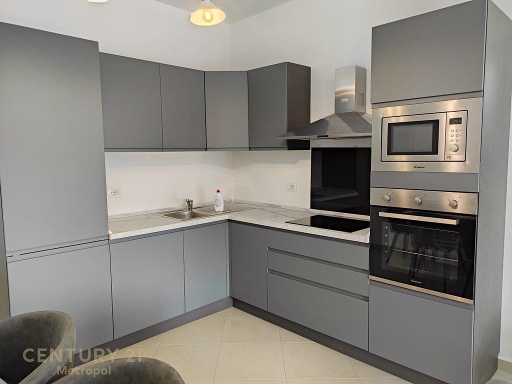 APARTAMENT PËR SHITJE TEK 21 DHJETORI – PRANË INXHINIERISË