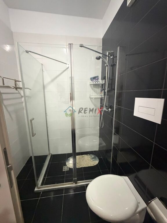 🏡 Jepet me qera apartament modern 2+1 në një rezidencë të qetë dhe të gjelbëruar!