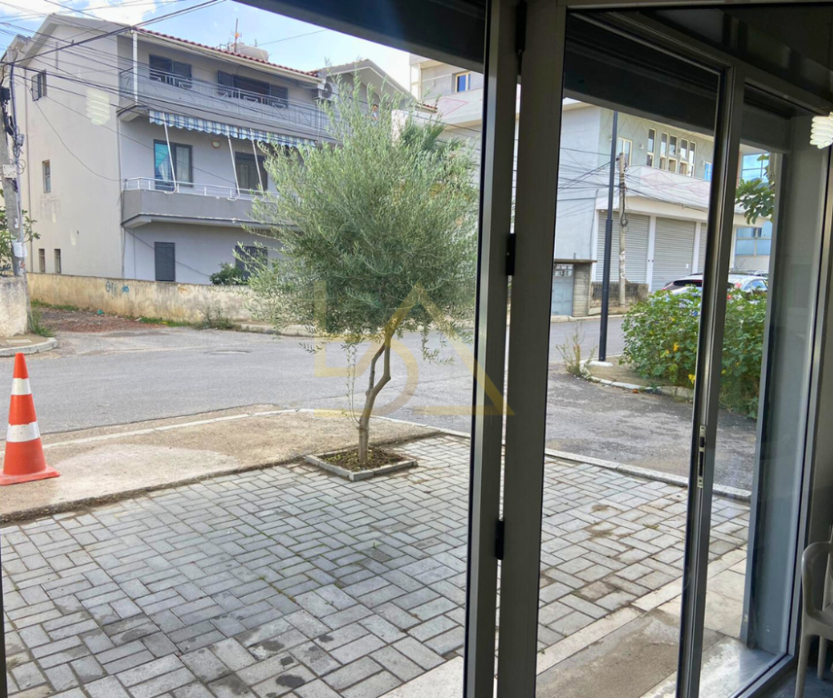 Locale Commerciale + Casa Privata in Vendita – Quartiere 17, Durrës