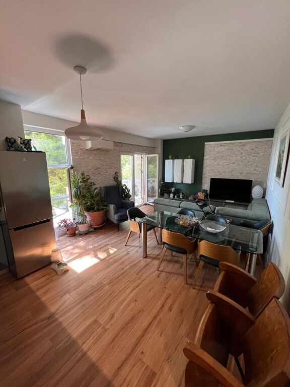 Ofrohet për Shitje Apartament 2+1+2 në Vilën e Zogut!