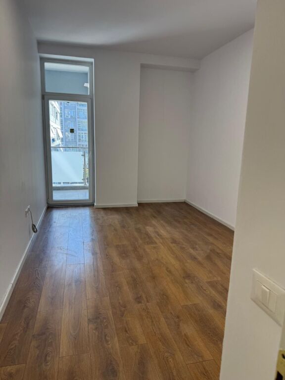Shitet apartament tek Kika2
