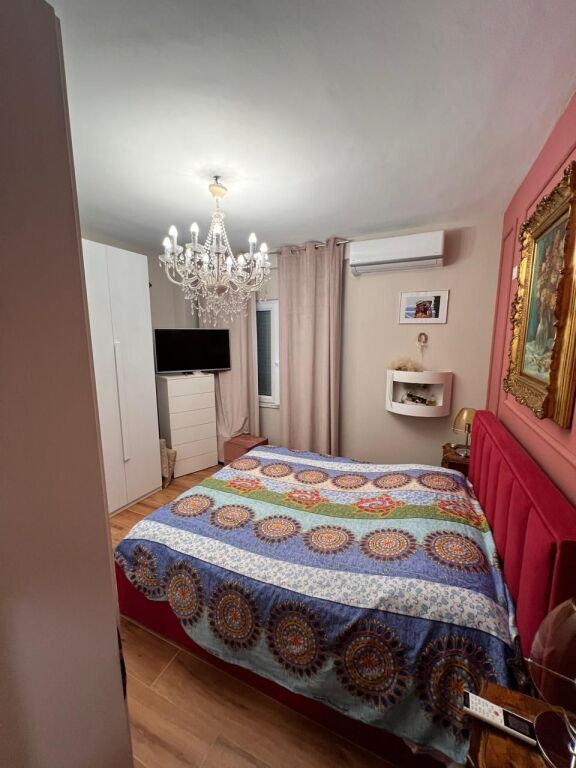 Ofrohet për Shitje Apartament 2+1+2 në Vilën e Zogut!